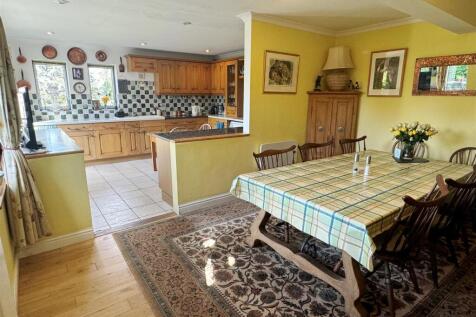 Dining - Kitch 1.JPG