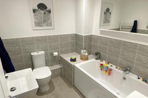 Bathroom 1.JPG