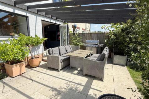 Grd patio area 1.JPG