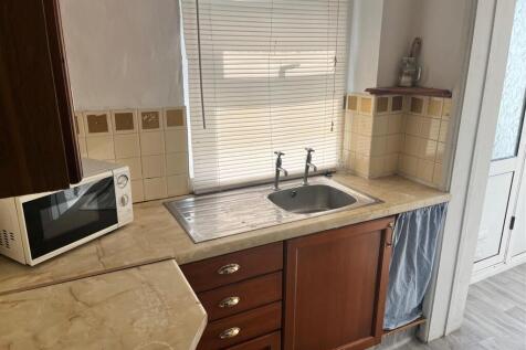 kitchen 1.jpg