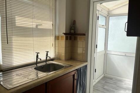 kitchen 3.jpg
