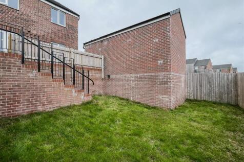 44 Tasker Way Photo-Garden 1.jpg
