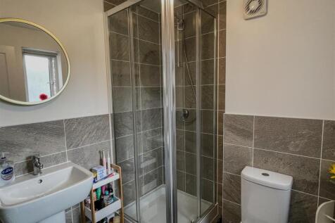 44 Tasker Way Photo-Ensuite.jpg