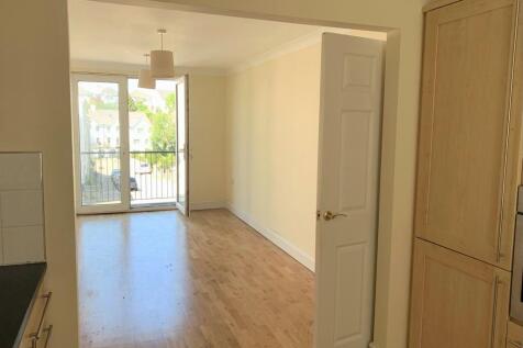 Open plan kitch dining.jpg