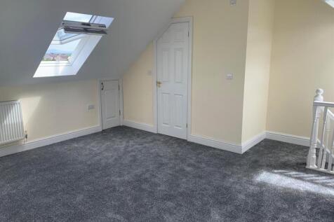 Loft bedroom 2.jpg