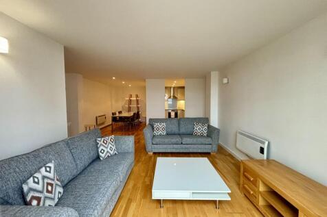 Open Plan Living / Kitchen