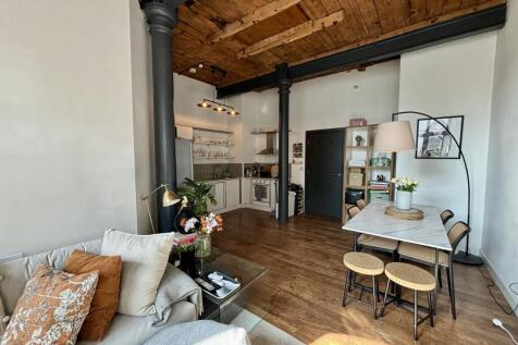 Open Plan Kitchen and Living