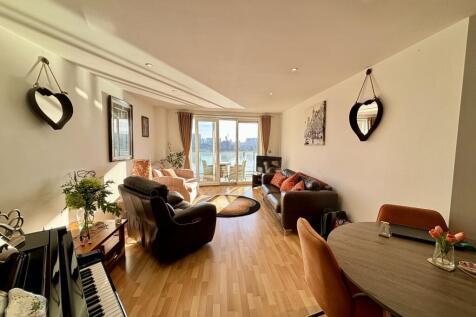 Living Area (2)