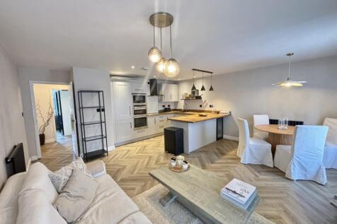 Open Plan Kitchen  Living