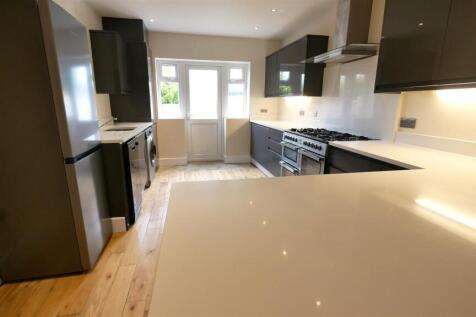 LIVING ROOM / OPEN PLAN KITCHEN