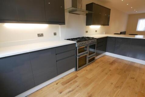 LIVING ROOM / OPEN PLAN KITCHEN