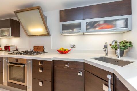 5, Tilekiln Close, Waltham Cross, Herts, EN7 5RE-1