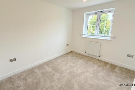 &#39;L&#39; Bedroom 3
