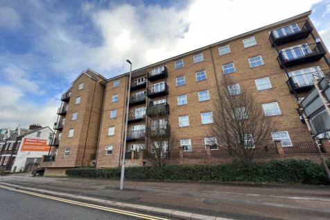 Large Modern 1 Bed Apartment - Ideal commuter loc