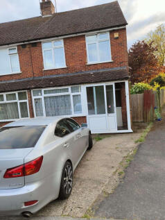 3 bedroom Semi Detached for rent