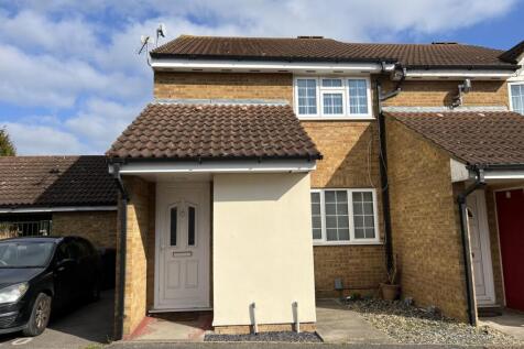 Large 1 bedroom Maisonette with parking  for Sale