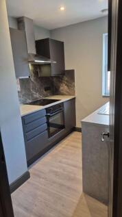 Stunning 2 Bedroomed Flat on split levels