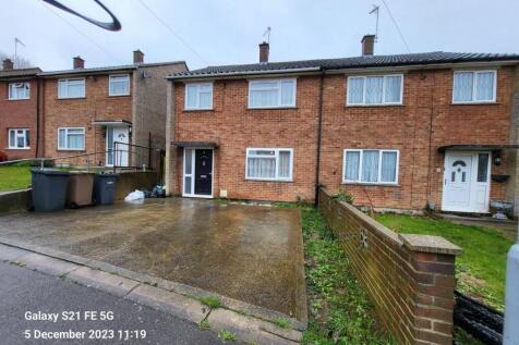 A Lovely Family 3 Bedroom Semi Detached Available