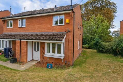 Redecorated 1 Bedroom Cluster House for Rent with
