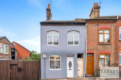 5 Bedrooms to rent 3 Ensuite. 1 Garden Room. Pric