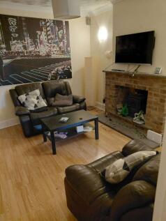 1 room to let in shared house