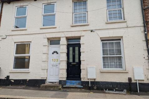 4 bedroom Terraced for rent