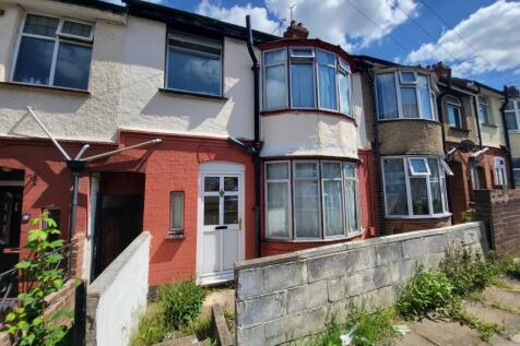 3 bed terraced house to rent Harcourt Street, Lut