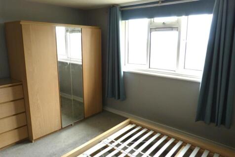 bedroom 1.JPG