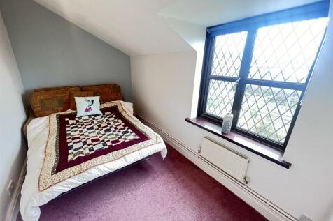 Front bedroom 2