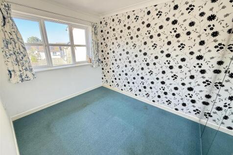 Front bedroom 2