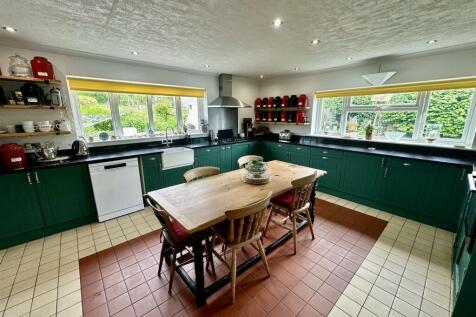 Kitchen dining room