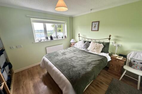Front bedroom 1