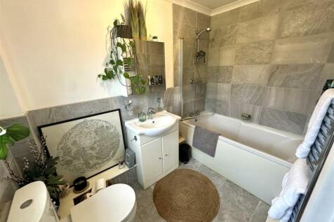 Ensuite bathroom