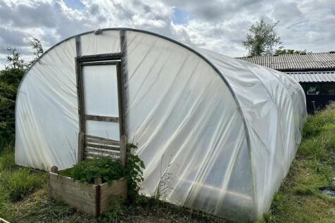 Feature Polytunnel