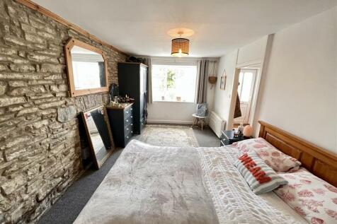 Ground floor ensuite bedroom
