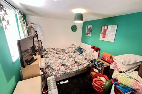 Rear bedroom 2