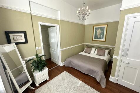 Ground floor master bedroom