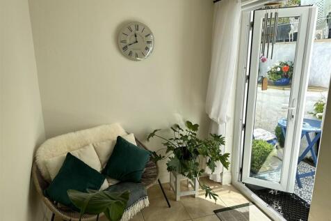 Recessed breakfast area