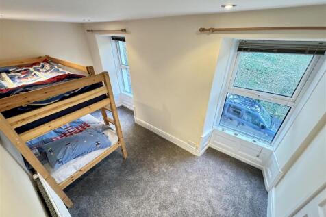 Front bedroom 2