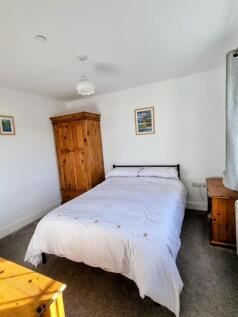 Front bedroom 2