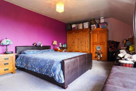 Bed 1a.jpg