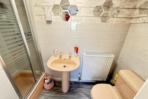 Ensuite shower room