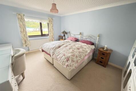 Rear bedroom 2