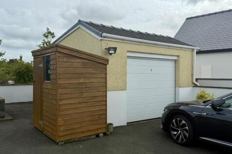 Detached Garage/ workshop