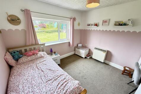 Front bedroom 1