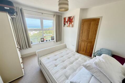 Front bedroom 1