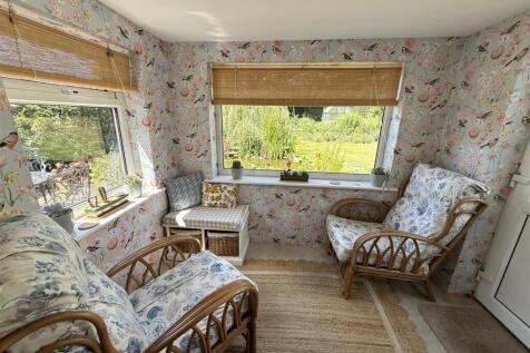 Rear Snug / Sun Room