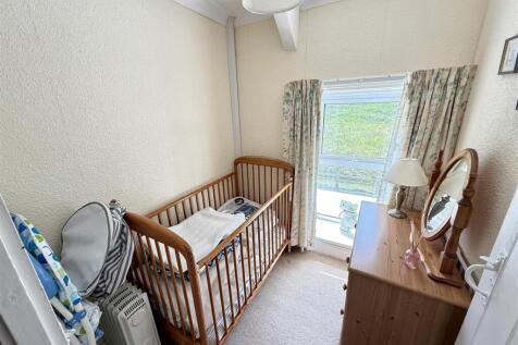 Box room / childs bedroom/ study