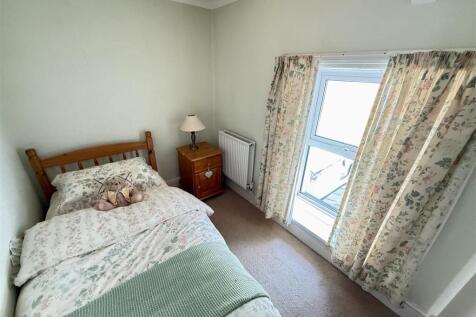 Rear bedroom 3