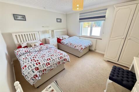 Rear bedroom 4